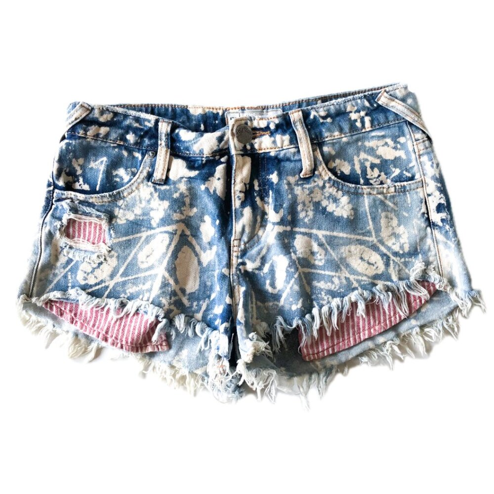 Free People Bleached Low Rise Denim Jean Shorts. Size 26 Womens